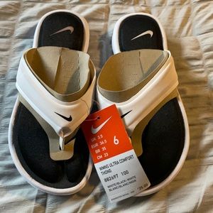 NWT Nike ultra comfort thong